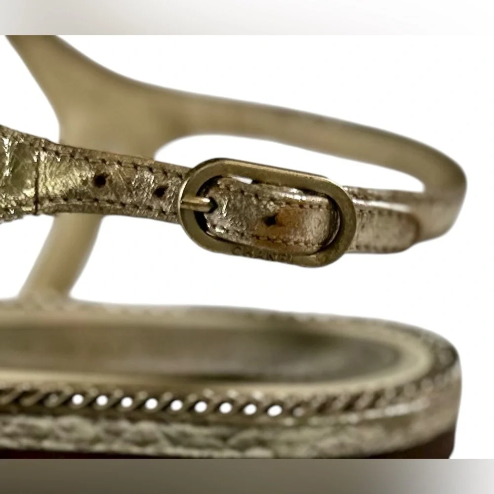 CHANEL Metallic Gold Thong T-Strap Sandals Made in Italy